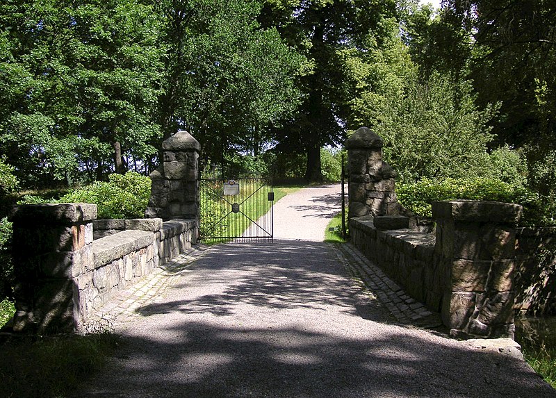 File:Haga Friedhof 1.jpg