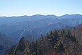 兩神山眺望富士山（左後）與甲武信岳、三寶山 (日本)（日语：三宝山）（右）