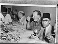 Thumbnail for File:Overeenkomst van Linggadjati. Deelnemers aan de conferentie Ir. Soekarno , Prof., Bestanddeelnr 901-9574.jpg