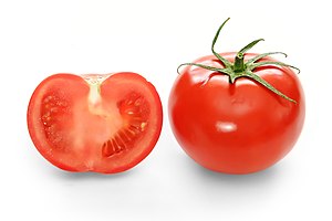 Plena kaj duona tomato