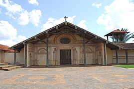 Fronteingang der Reduktionskirche in San Javier (Santa Cruz), Bolivien