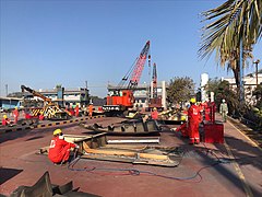 Ship recycling yard workers.jpg