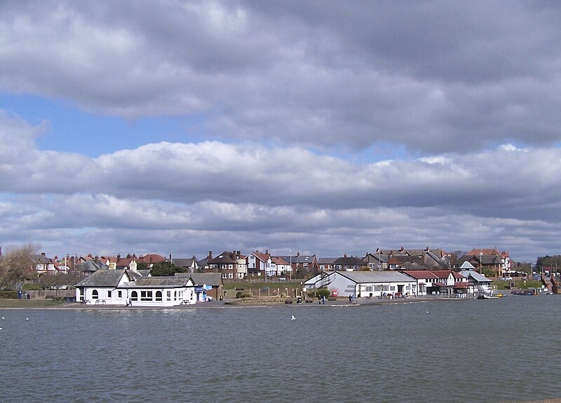 File:Bungalow Cafe and Lakeside Buildings, Fairhaven Lake, Fairhaven, Lytham St Annes - 1 - geograph.org.uk - 3415163.jpg