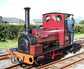 A Hunslet Alice Class saddle tank with both straight sides and a protruding smokebox