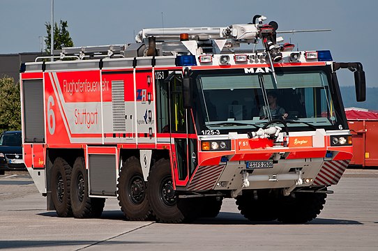 MAN / Ziegler airport crash tender FLF 60-1 (1/25-3) belonging to the fire brigade of Stuttgart Airport (EDDS;STR)