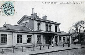 Le premier bâtiment, de type 7.