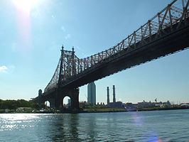 Queensboro Bridge gezien vanaf Roosevelt Island richting Queens