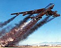 Un Boeing B-47B in decollo.