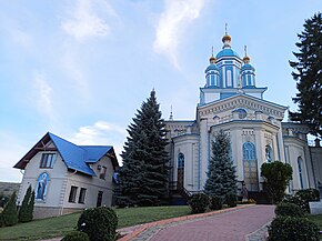 Biserica „Sf. Arhangheli Mihail și Gavriil” din localitate.