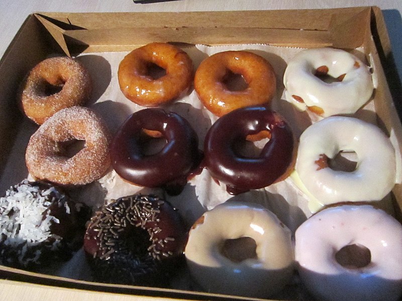 File:Box of Duck Donuts 1.jpg