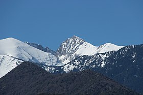 Face nord-est du pic du Canigou depuis le hameau de Mas Rouby.