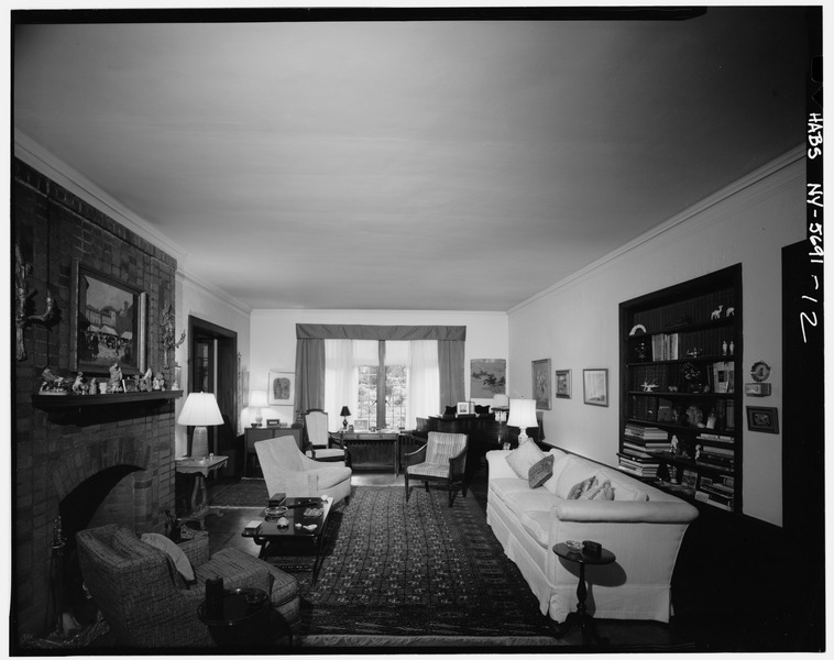 File:LIVING ROOM - Ralph Bunche House, 115-125 Grosvenor Road, Kew Gardens, Queens County, NY HABS NY,41-KEWG,1-12.tif