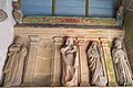 Église paroissiale Saint-Mahouarn : le porche (quatre autres statues d'apôtres) 2.