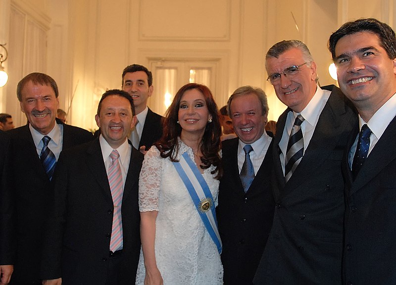 File:Cristina Fernández con gobernadores.jpg