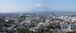 Fuji Dağı ve Fuji şehri panoraması