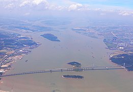 Vue aérienne du pont de Humen