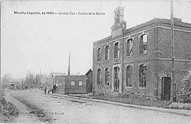 Ruines de la mairie en 1920.