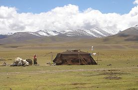 Pastoral nomads camping near Namtso