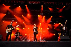 Herra Ylppö & Ihmiset Ilosaarirockissa vuonna 2008.