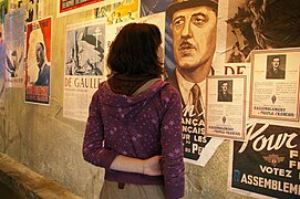 Mémorial de Gaulle à Colombey : salle de l'exposition permanente consacrée à la IVe République et au RPF que de Gaulle a fondé à cette époque.