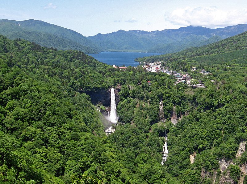 File:Lake chuzenji and kegon waterfall.jpg