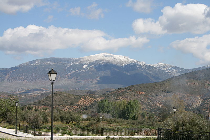 File:Pico Almadén visto desde Arbuniel.jpg