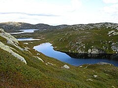 På Åkli med utsyn mot Kroktjørnan og Viermyrnuten/Blenuten.