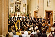 5 Coro e orquestra em atuação numa igreja (Itália, 2008)