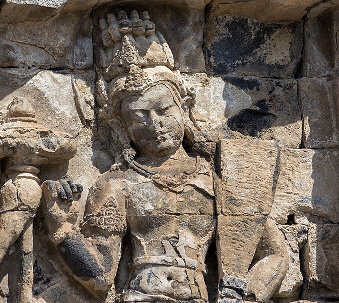 File:Relief on Sari Temple wall, 2014-04-10 02.jpg