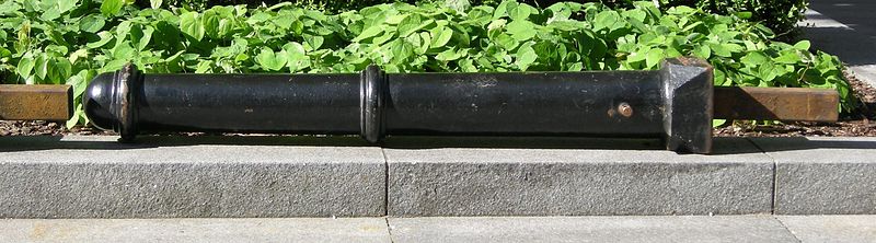 File:Removable bollard removed.JPG