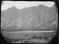 Trolltindan fotografert av Marthinius Skøien omkring 1900 før mesteparten av Brura falt ned