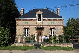 Maison le long du pont de Noailles.