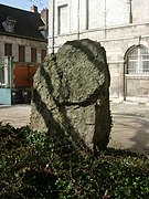 Menhir dit la Grande Borne (musée de Troyes).