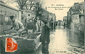 Hilfskräfte des Militärs in Asnières-sur-Seine