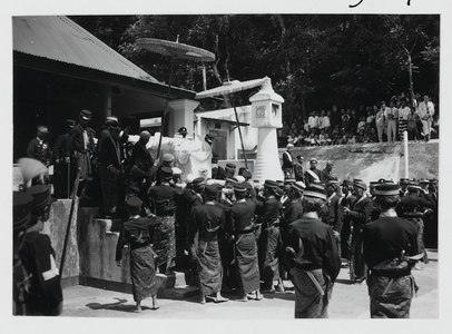 Sri Susuhunan Pakubuwana X hendak disalatkan di Masjid Pajimatan Himagiri sebelum dikebumikan.