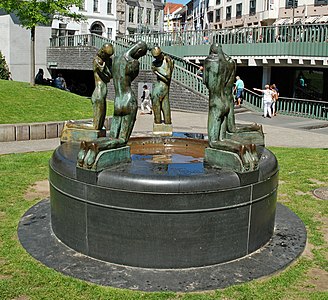 Fontaine des Agenouillés (1937), Gand, place Émile Braun.