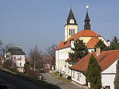 Šitbořice - kostel sv Mikuláše a fara.jpg