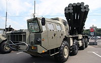 BM-30"スメーチ"多連装ロケット砲を搭載したMAZ-543M/MAZ-7910。