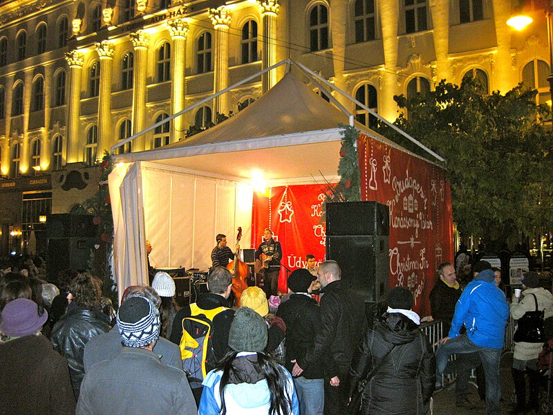 File:Budapest Christmas Market (8227371501).jpg