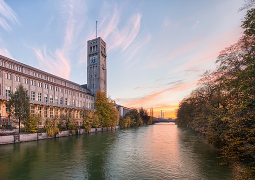 Central building of the Deutsches Museum.