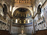 Gambar interior Apse di Basilika Agung berisi kursi Pontifikal/Kepausan.