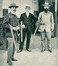 Roger de Barbarin (links) bei den Olympischen Spielen 1900 mit René Guyot (Mitte) und Justinien de Clary (rechts)