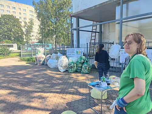 Activists of the "Razdelny sbor" project (Separate Collection) collect fractions that cannot be handed over everywhere. On the table are samples of products that can be obtained from recycled goods.