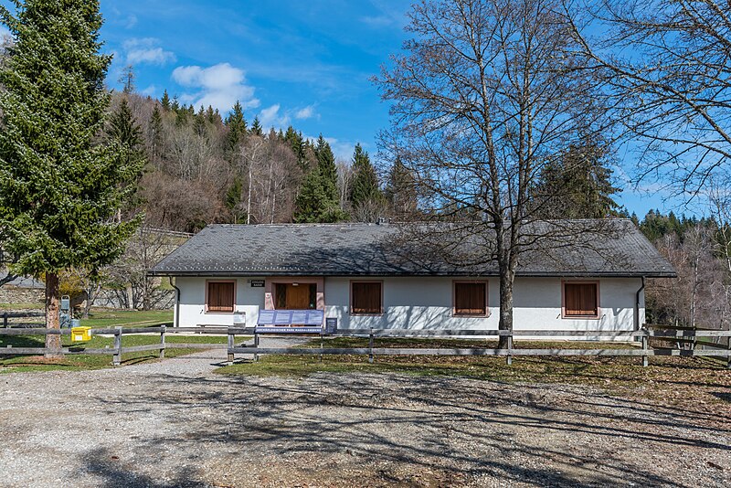 File:Magdalensberg Archäologischer Park Stadt auf dem Magdalensberg Museumsgebäude 3683.jpg