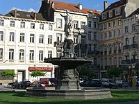 (4) - 1846-1848 : Fontaine de la place Rouppe, surmontée d'une statue de marbre blanc personnifiant Bruxelles par Charles Fraikin (1817-1893)