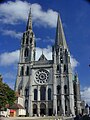 Catedral de Chartres. Ye carauterística la disimetría ente dambes torres.