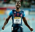 Justin Gatlin 60 metredeki zaferini kutluyor.