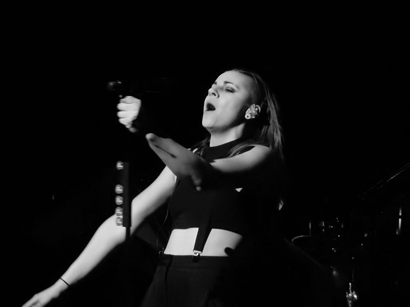 File:PVRIS, Royal Albert Hall, London (25992321393).jpg