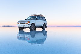 Phản chiếu tại Salar de Uyuni