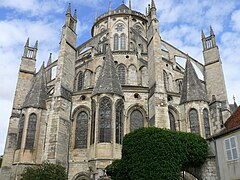 Chevet de la cathédrale où on peut voir la finesse des arcs-boutants